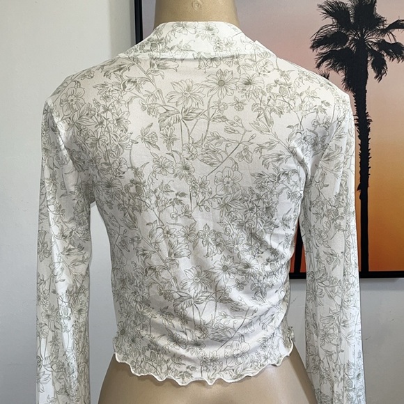 SOLD Romantic Floral Semi Sheer Bell Sleeve Top Sz XL - Picture 3 of 4